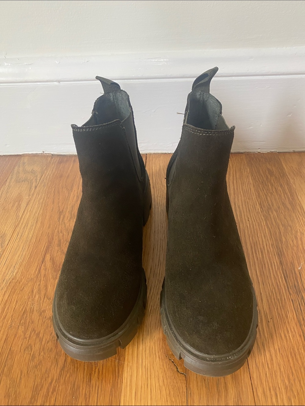 Steve Madden Olive Green Suede Chelsea Lug Booties - Picture 2 of 7